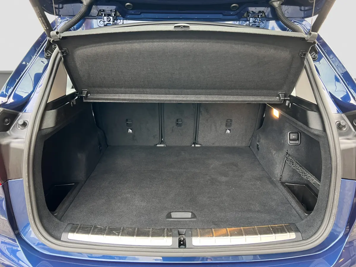 sDrive20i High Executive Automaat | Camera | Lederen bekleding | Parkeersensoren | Cruise controle | 18'' velgen | Elektrische achterklep | LED koplampen | Stoelverwarming | Climate controle