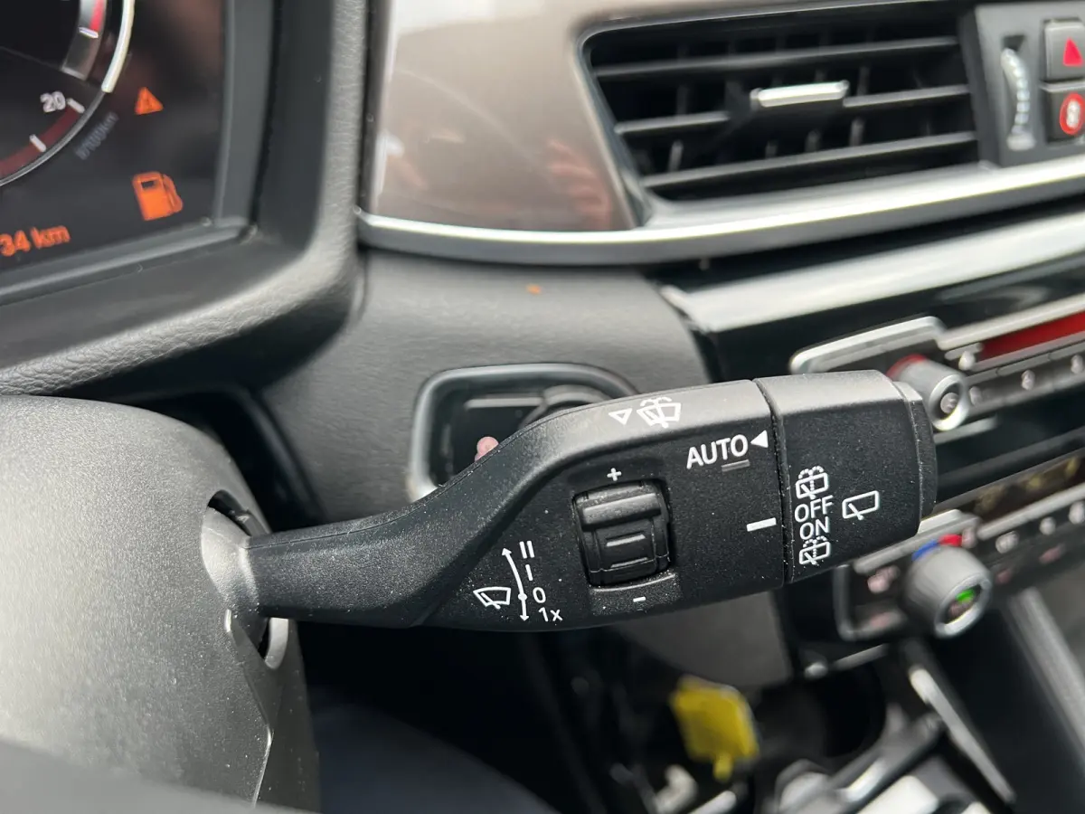 sDrive20i High Executive Automaat | Camera | Lederen bekleding | Parkeersensoren | Cruise controle | 18'' velgen | Elektrische achterklep | LED koplampen | Stoelverwarming | Climate controle