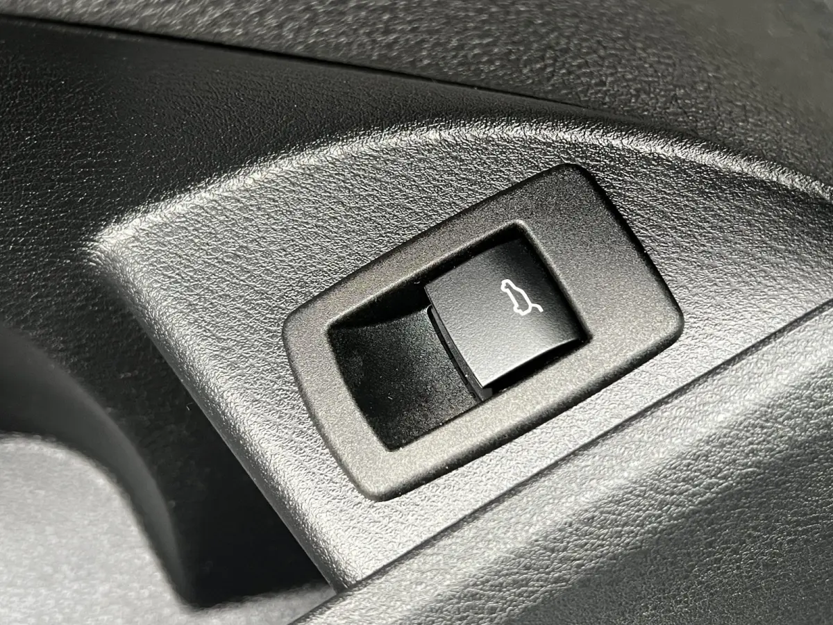 sDrive20i High Executive Automaat | Camera | Lederen bekleding | Parkeersensoren | Cruise controle | 18'' velgen | Elektrische achterklep | LED koplampen | Stoelverwarming | Climate controle
