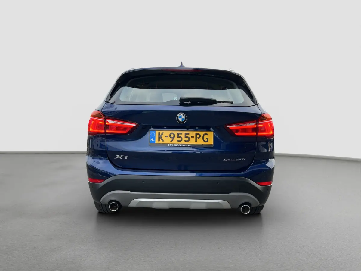 sDrive20i High Executive Automaat | Camera | Lederen bekleding | Parkeersensoren | Cruise controle | 18'' velgen | Elektrische achterklep | LED koplampen | Stoelverwarming | Climate controle