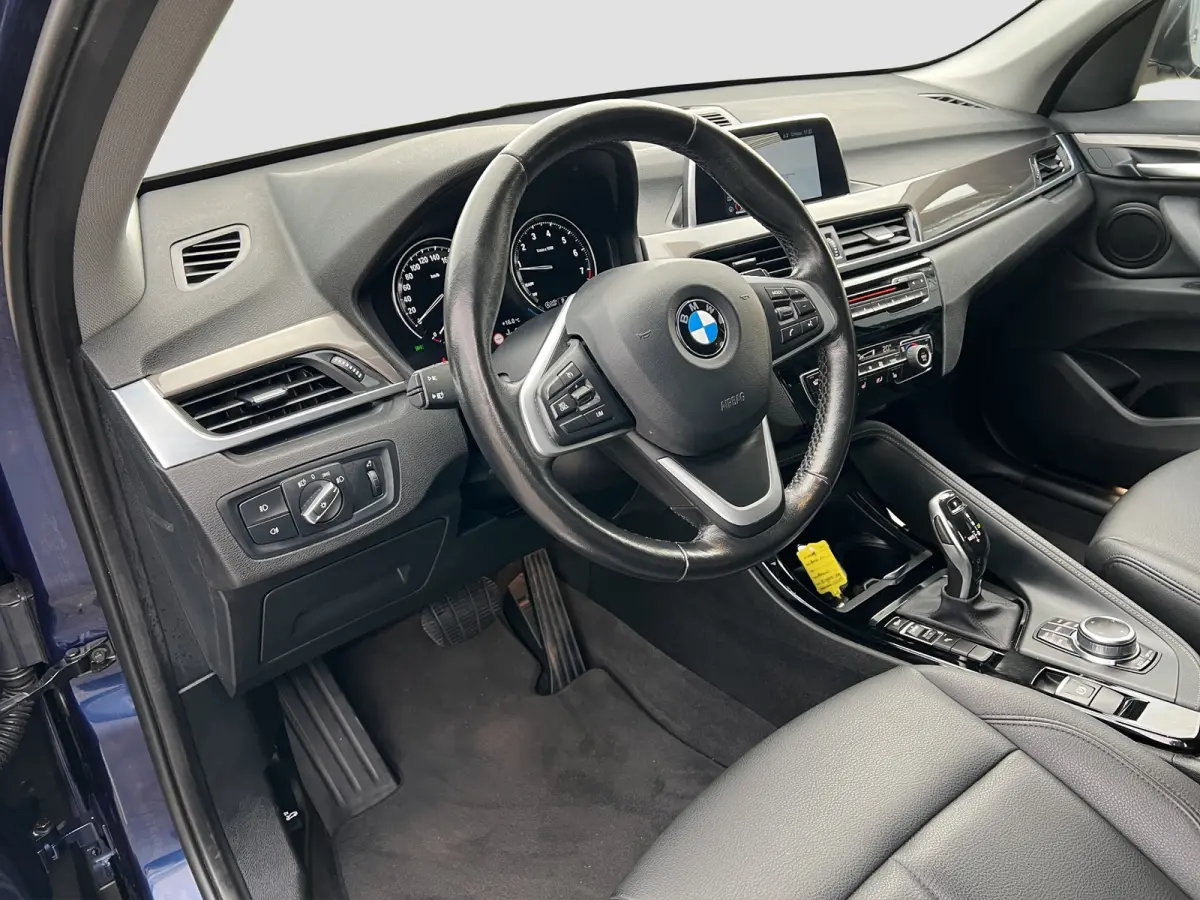 sDrive20i High Executive Automaat | Camera | Lederen bekleding | Parkeersensoren | Cruise controle | 18'' velgen | Elektrische achterklep | LED koplampen | Stoelverwarming | Climate controle
