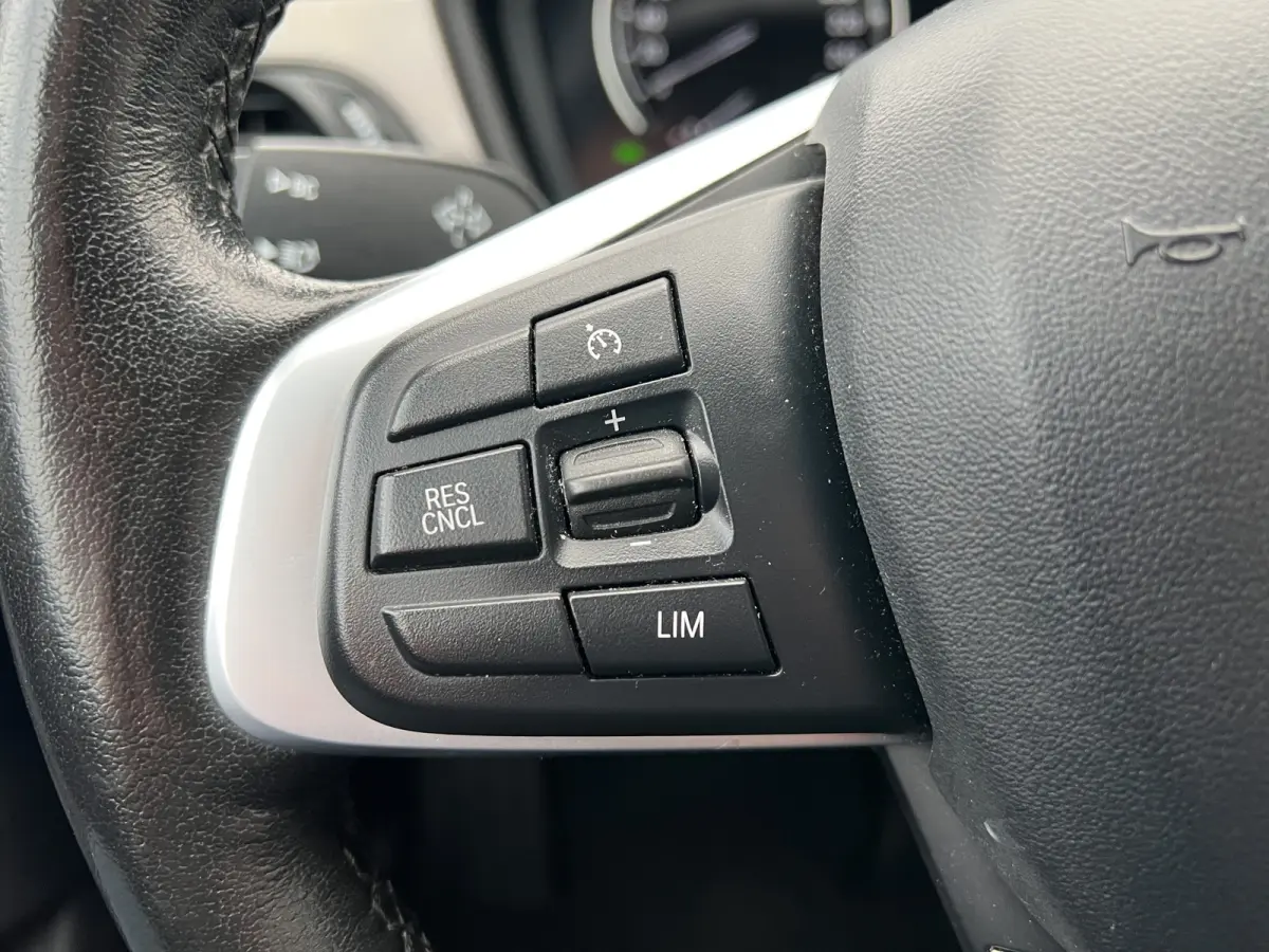 sDrive20i High Executive Automaat | Camera | Lederen bekleding | Parkeersensoren | Cruise controle | 18'' velgen | Elektrische achterklep | LED koplampen | Stoelverwarming | Climate controle