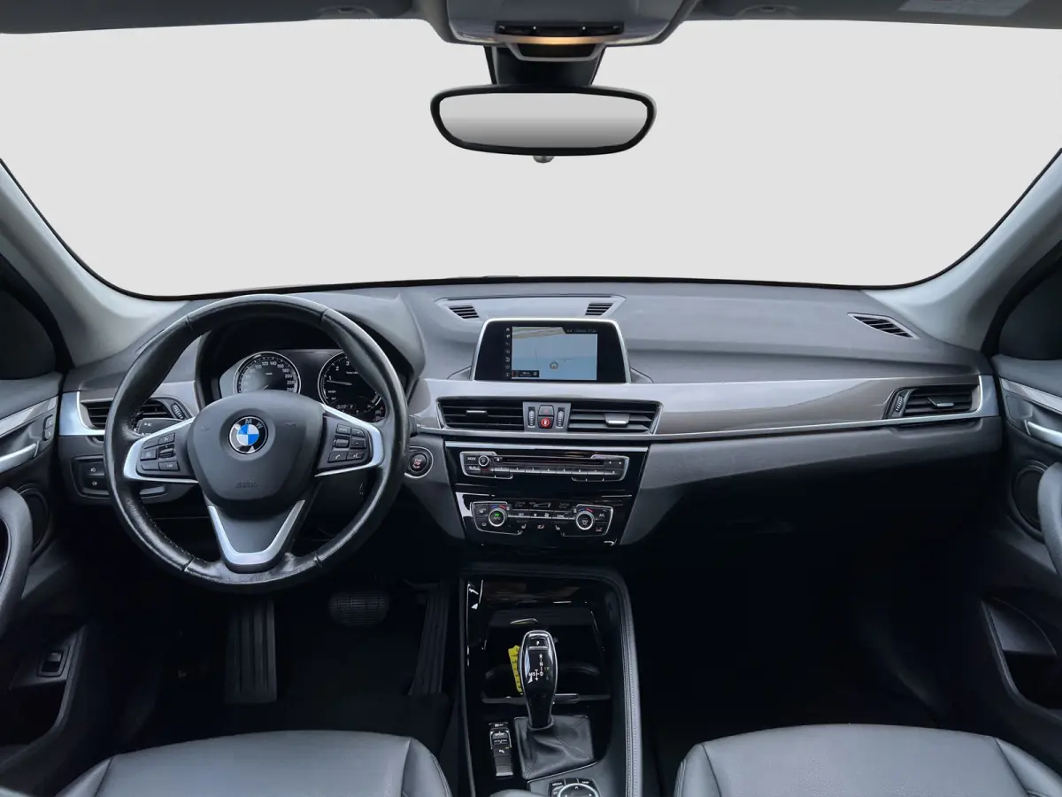 sDrive20i High Executive Automaat | Camera | Lederen bekleding | Parkeersensoren | Cruise controle | 18'' velgen | Elektrische achterklep | LED koplampen | Stoelverwarming | Climate controle