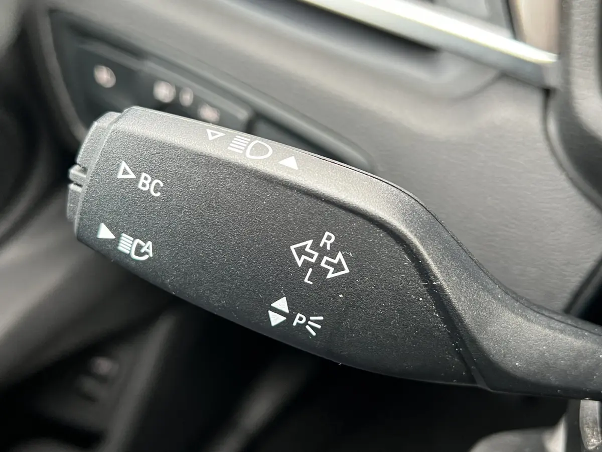 sDrive20i High Executive Automaat | Camera | Lederen bekleding | Parkeersensoren | Cruise controle | 18'' velgen | Elektrische achterklep | LED koplampen | Stoelverwarming | Climate controle
