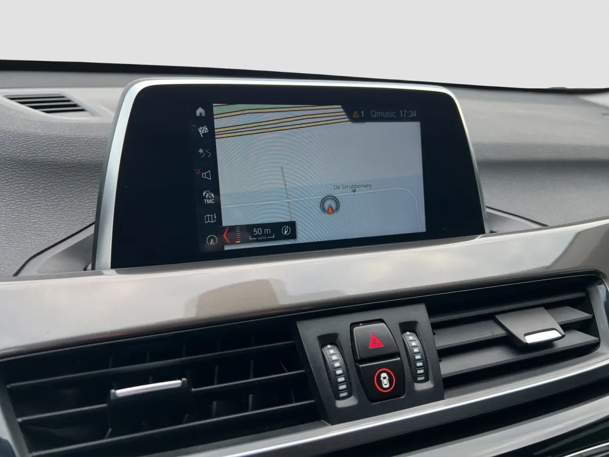 sDrive20i High Executive Automaat | Camera | Lederen bekleding | Parkeersensoren | Cruise controle | 18'' velgen | Elektrische achterklep | LED koplampen | Stoelverwarming | Climate controle