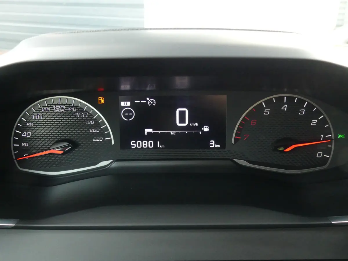 1.2 PureTech Active | APPLE CARPLAY / ANDROID AUTO | PARKEERSENSOREN |