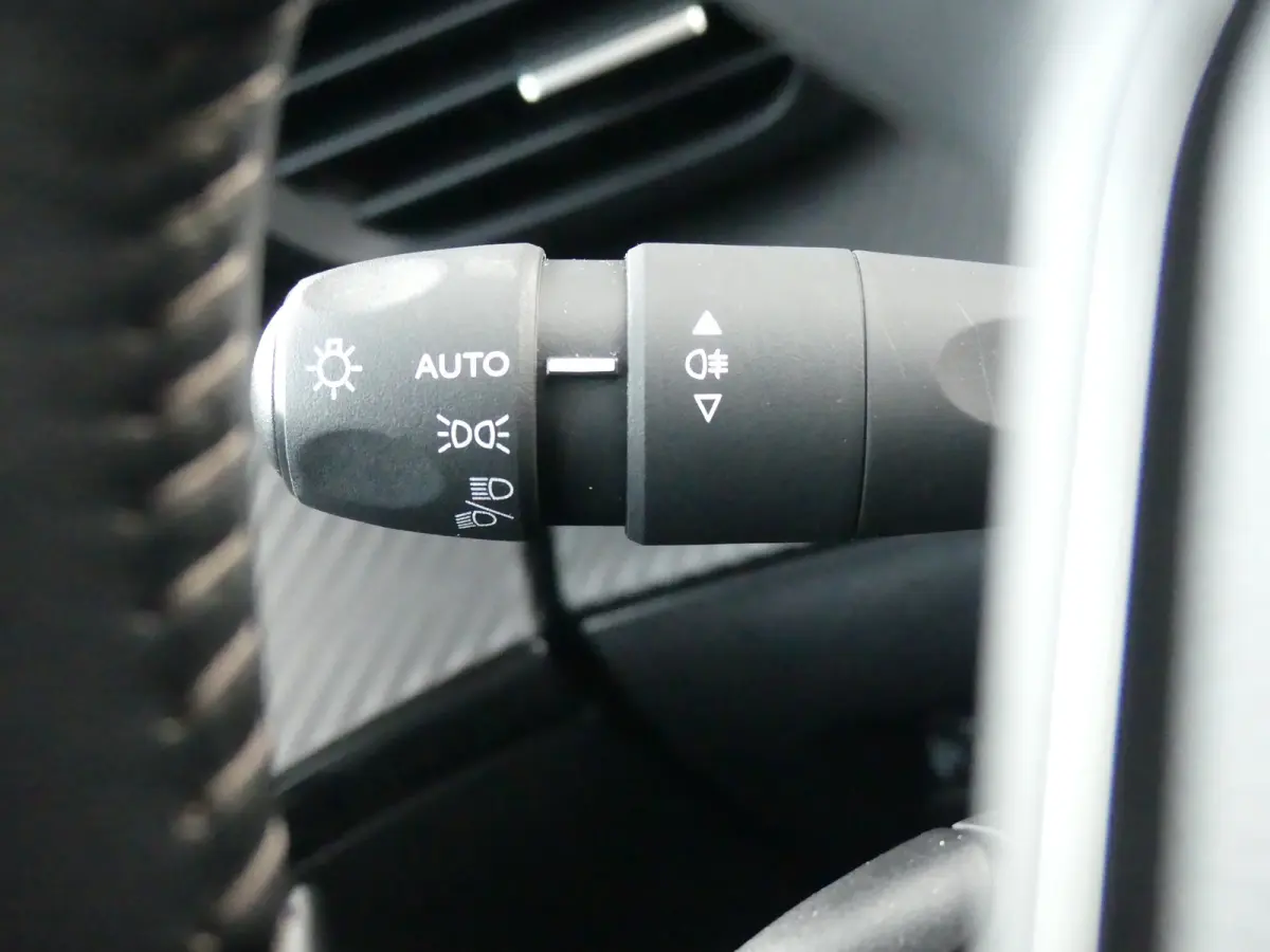 1.2 PureTech Active | APPLE CARPLAY / ANDROID AUTO | PARKEERSENSOREN |