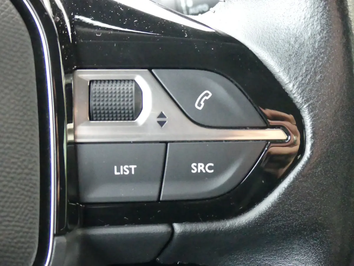 1.2 PureTech Active | APPLE CARPLAY / ANDROID AUTO | PARKEERSENSOREN |