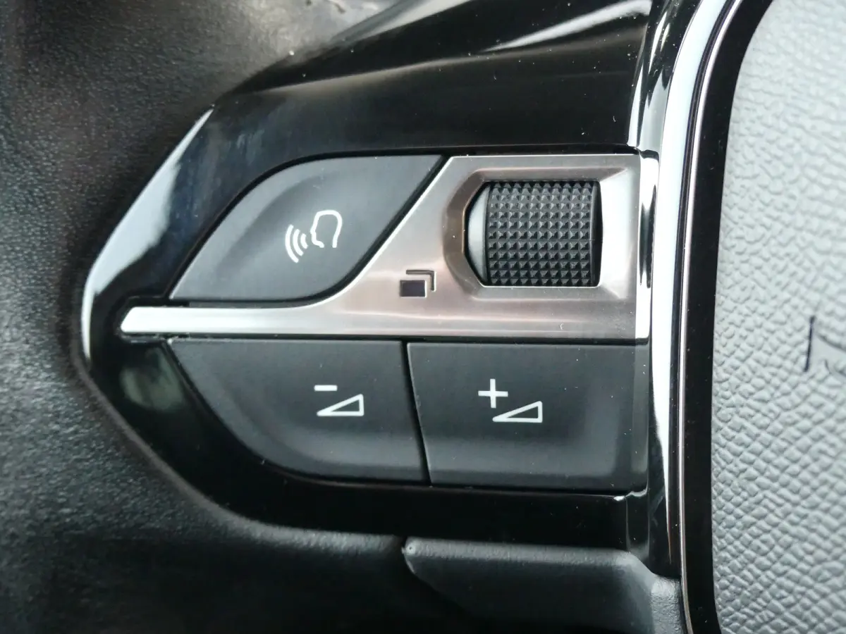1.2 PureTech Active | APPLE CARPLAY / ANDROID AUTO | PARKEERSENSOREN |
