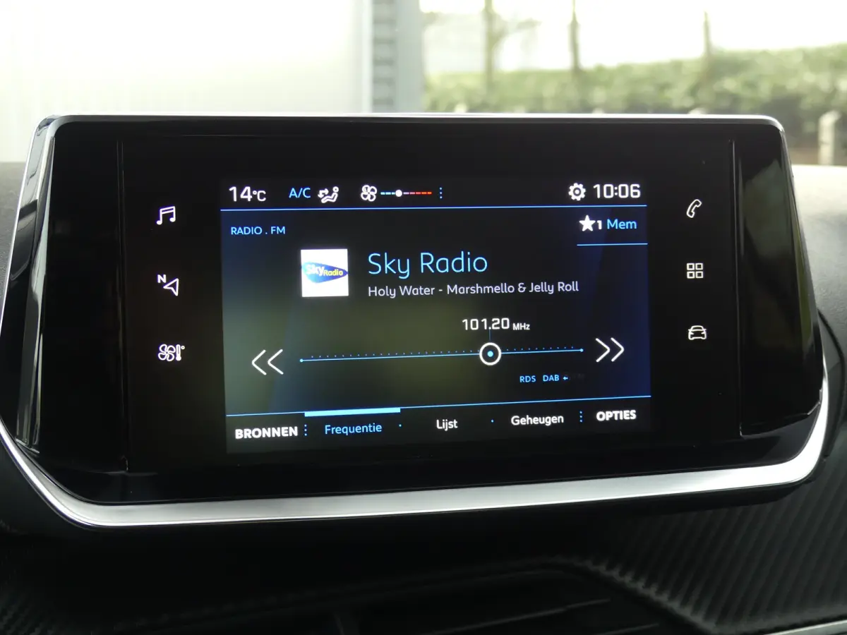 1.2 PureTech Active | APPLE CARPLAY / ANDROID AUTO | PARKEERSENSOREN |
