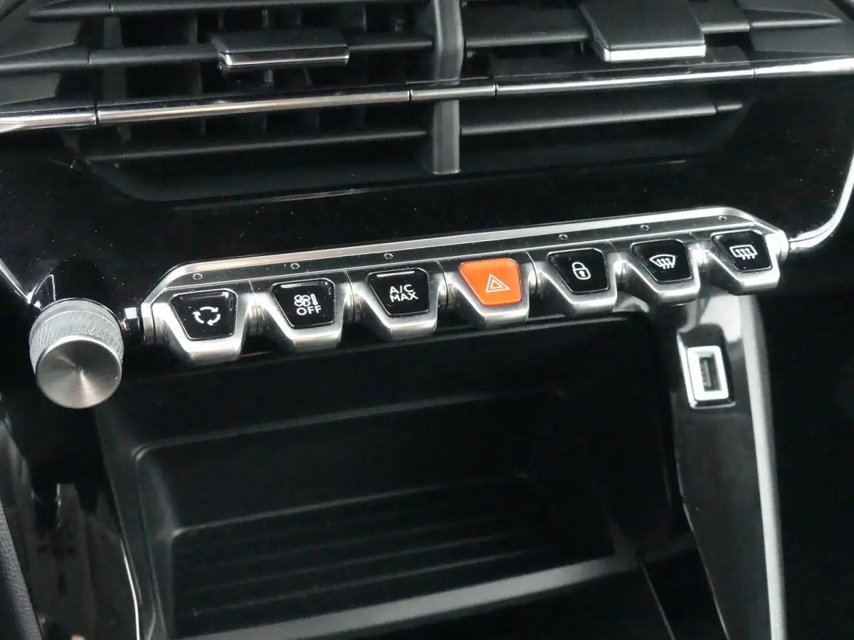 1.2 PureTech Active | APPLE CARPLAY / ANDROID AUTO | PARKEERSENSOREN |