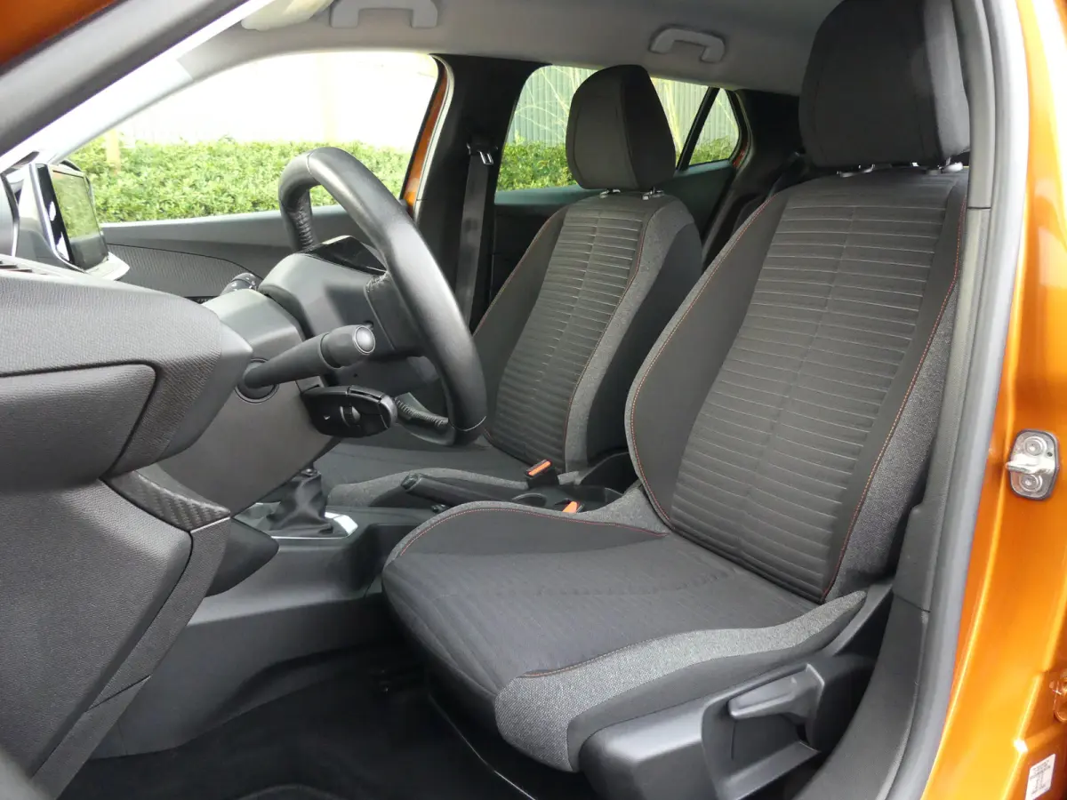 1.2 PureTech Active | APPLE CARPLAY / ANDROID AUTO | PARKEERSENSOREN |