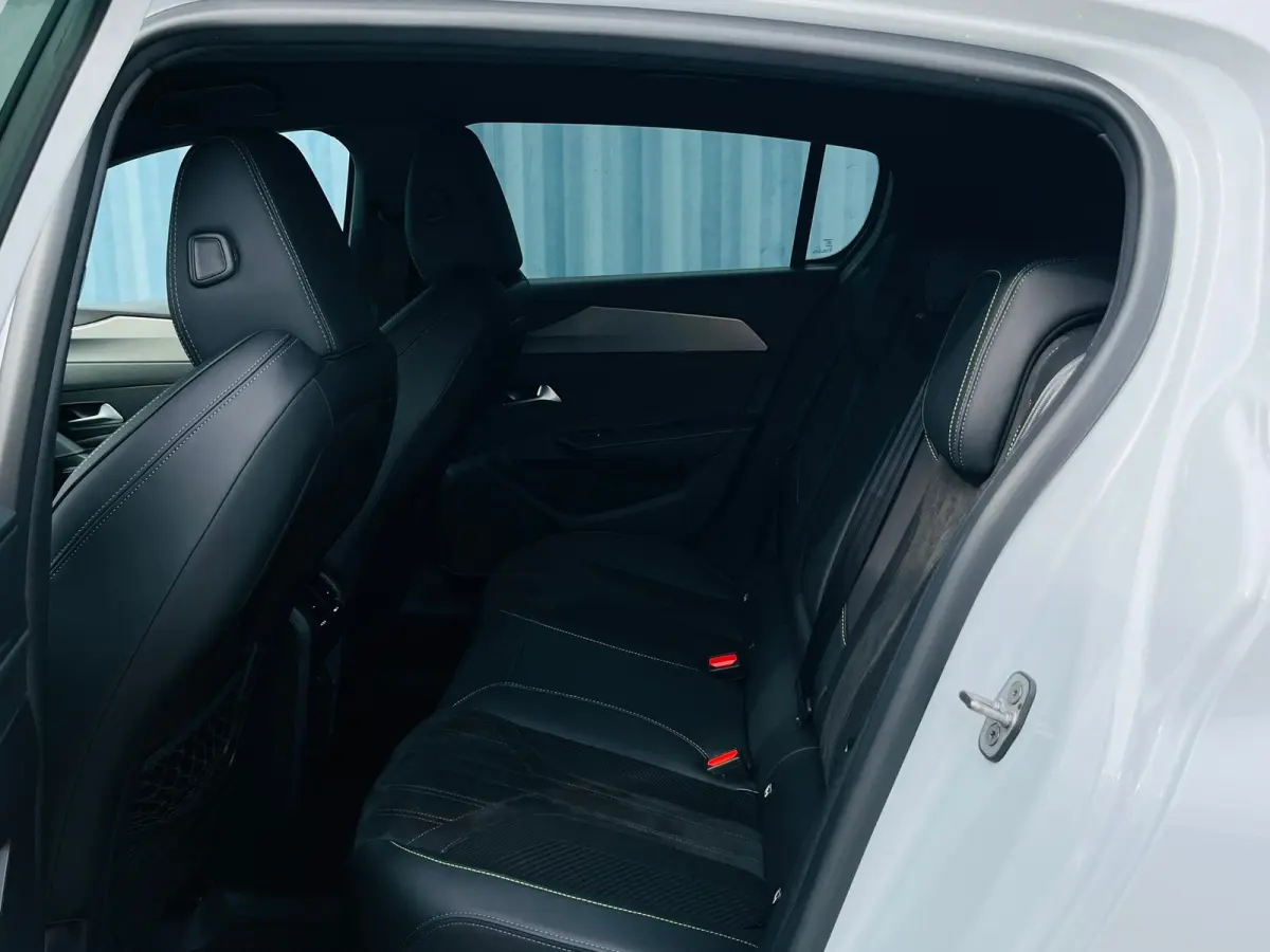 1.2 PURETECH 130PK 5-DRS GT AUTOMAAT | Achteruitrijcamera | Apple Carplay/Android Auto|telefoonintegratie premium | Bluetooth telefoonvoorbereiding