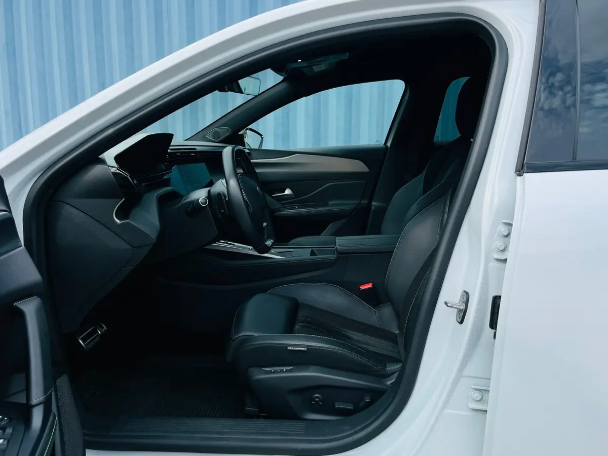 1.2 PURETECH 130PK 5-DRS GT AUTOMAAT | Achteruitrijcamera | Apple Carplay/Android Auto|telefoonintegratie premium | Bluetooth telefoonvoorbereiding