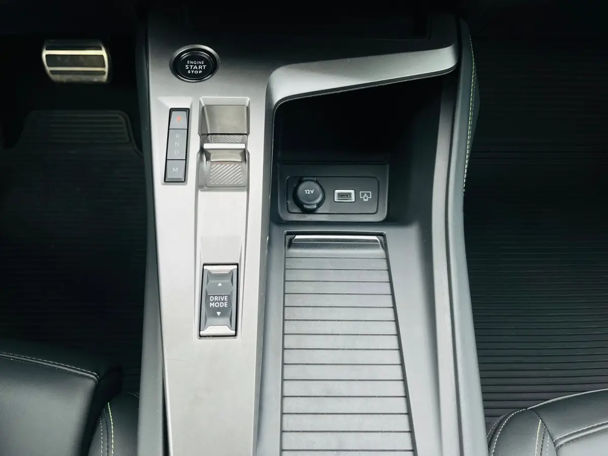 1.2 PURETECH 130PK 5-DRS GT AUTOMAAT | Achteruitrijcamera | Apple Carplay/Android Auto|telefoonintegratie premium | Bluetooth telefoonvoorbereiding