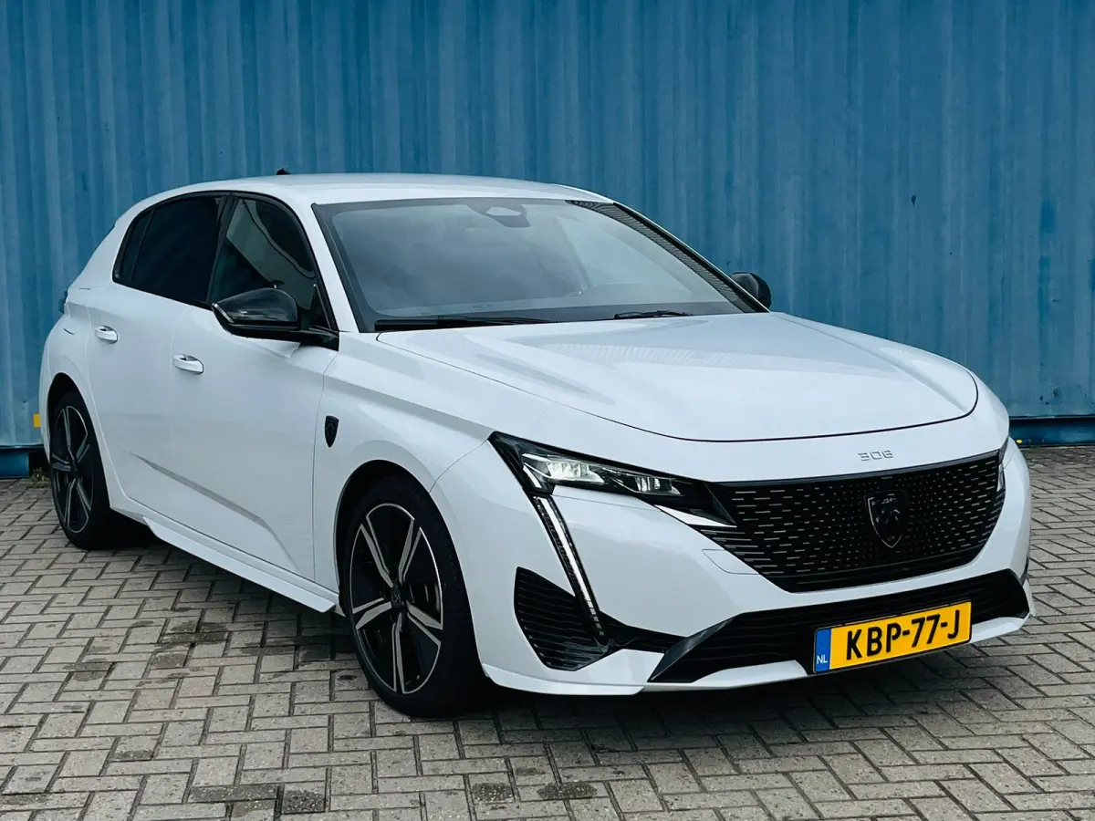 1.2 PURETECH 130PK 5-DRS GT AUTOMAAT | Achteruitrijcamera | Apple Carplay/Android Auto|telefoonintegratie premium | Bluetooth telefoonvoorbereiding