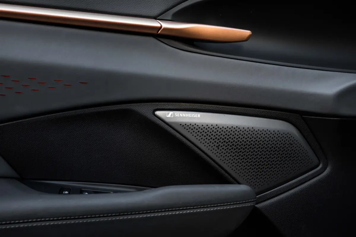 1.5 TSI e-Hybrid 272pk VZ Performance | Sennheiser sound sytem | Alcantara bekleding | Head-up display | Panoramadak | Elektrisch verstelb. voorstoelen | Navigatie | 20" LMV
