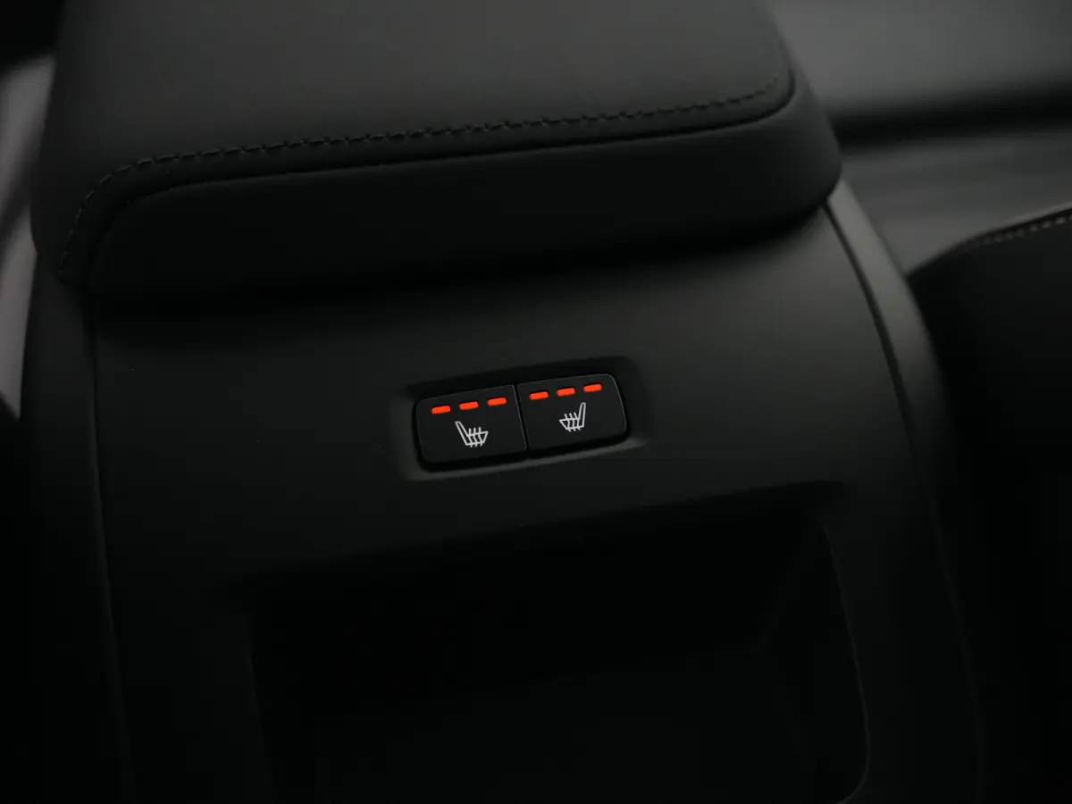 T6 AWD Plus Black Edition | Head-Up | 360° | Harman/Kardon | Sportstoelen | Panoramadak | 21" | BLIS | Adaptive Cruise
