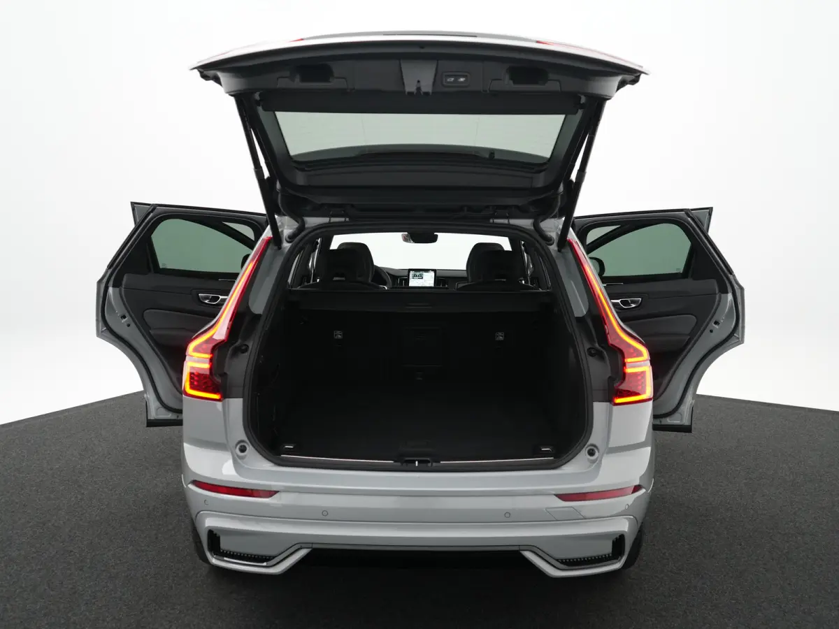 T6 AWD Plus Black Edition | Head-Up | 360° | Harman/Kardon | Sportstoelen | Panoramadak | 21" | BLIS | Adaptive Cruise