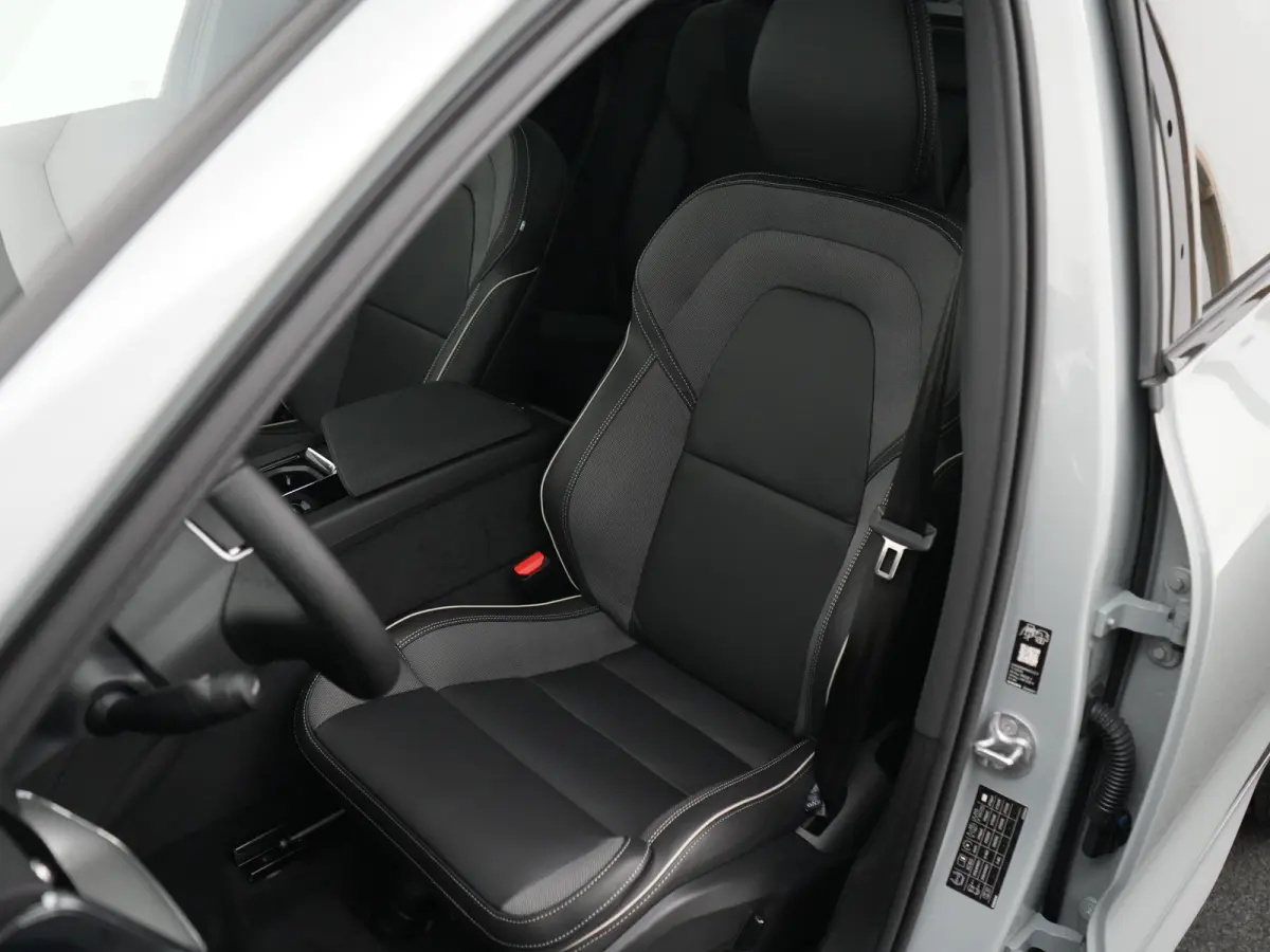 T6 AWD Plus Black Edition | Head-Up | 360° | Harman/Kardon | Sportstoelen | Panoramadak | 21" | BLIS | Adaptive Cruise