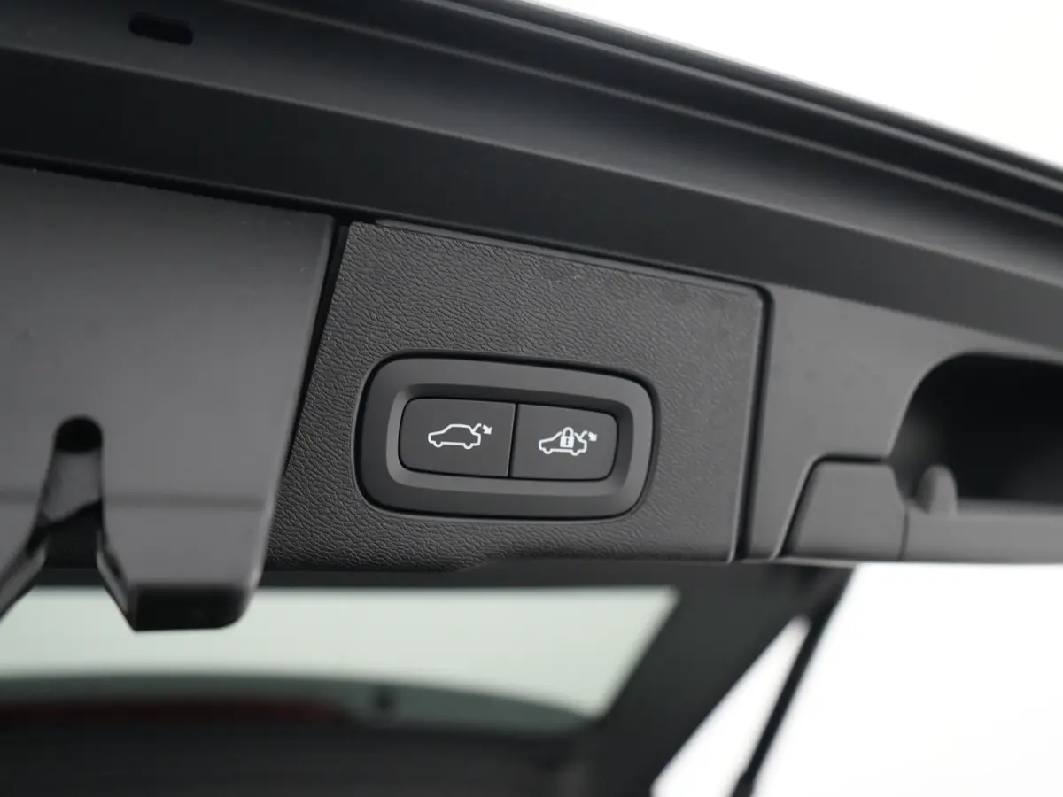 T6 AWD Plus Black Edition | Head-Up | 360° | Harman/Kardon | Sportstoelen | Panoramadak | 21" | BLIS | Adaptive Cruise