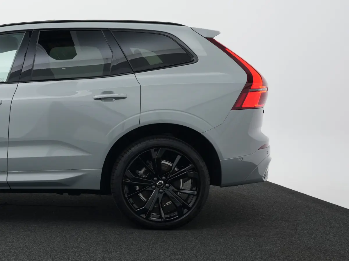 T6 AWD Plus Black Edition | Head-Up | 360° | Harman/Kardon | Sportstoelen | Panoramadak | 21" | BLIS | Adaptive Cruise