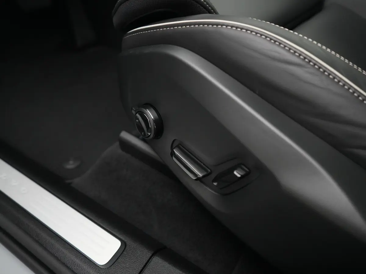T6 AWD Plus Black Edition | Head-Up | 360° | Harman/Kardon | Sportstoelen | Panoramadak | 21" | BLIS | Adaptive Cruise