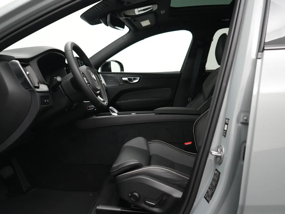 T6 AWD Plus Black Edition | Head-Up | 360° | Harman/Kardon | Sportstoelen | Panoramadak | 21" | BLIS | Adaptive Cruise