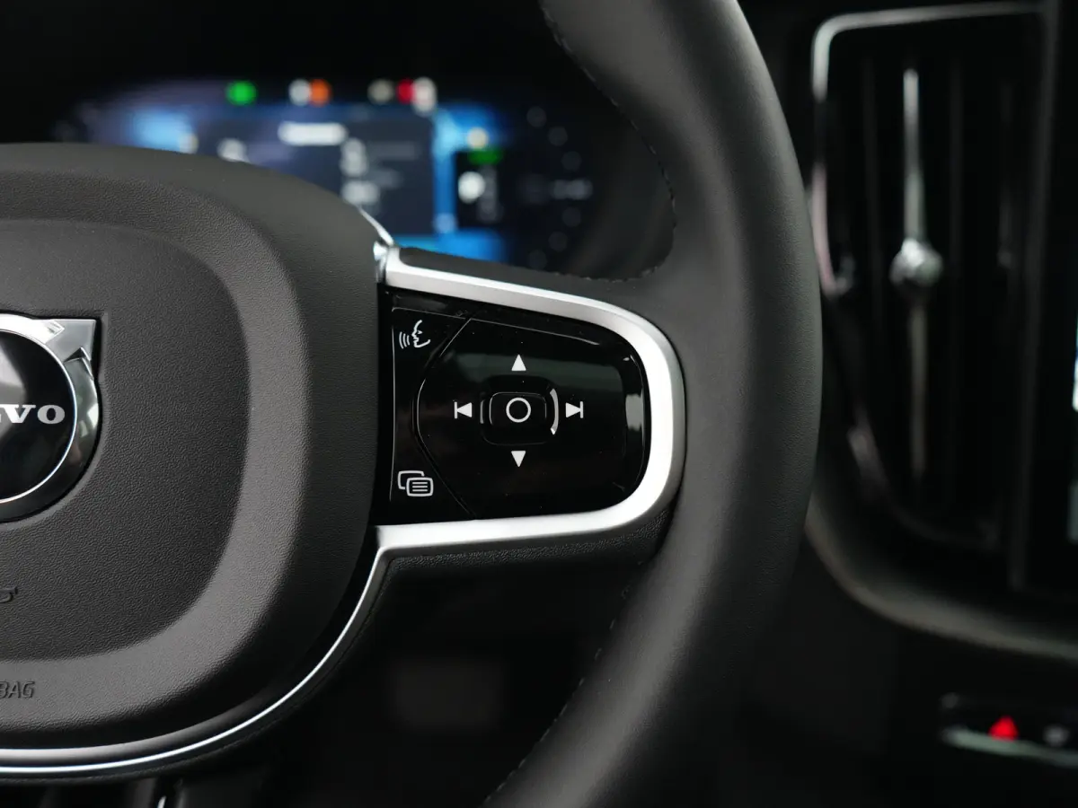 T6 AWD Plus Black Edition | Head-Up | 360° | Harman/Kardon | Sportstoelen | Panoramadak | 21" | BLIS | Adaptive Cruise