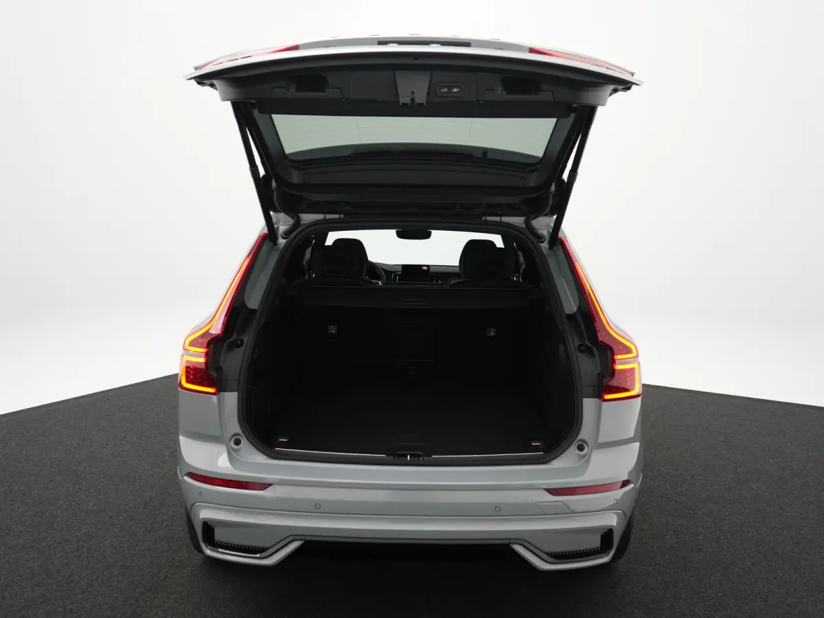 T6 AWD Plus Black Edition | Head-Up | 360° | Harman/Kardon | Sportstoelen | Panoramadak | 21" | BLIS | Adaptive Cruise