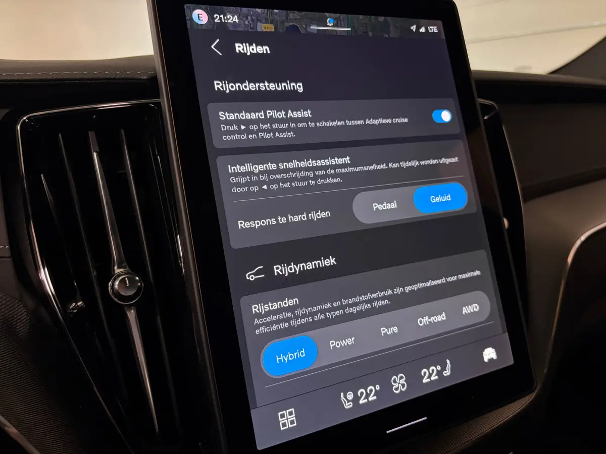 T6 AWD Recharge Ultra Black Edition | Luchtvering | 360° Camera | Head-Up Display | Harman Kardon | Schuifdak | Adaptieve Cruise Control | Stoelverwarming voor+achter | Stuurwielverwarming 
