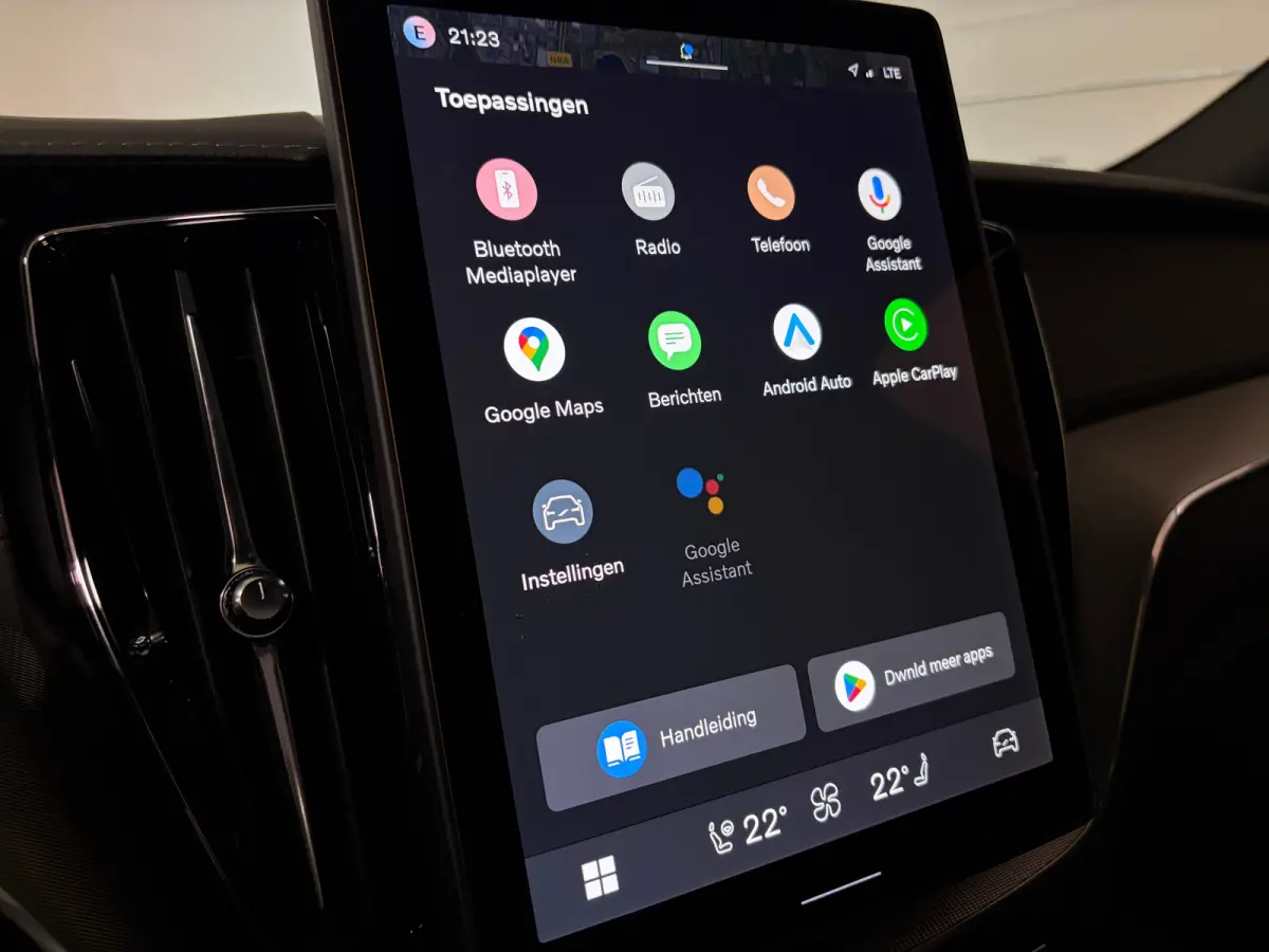 T6 AWD Recharge Ultra Black Edition | Luchtvering | 360° Camera | Head-Up Display | Harman Kardon | Schuifdak | Adaptieve Cruise Control | Stoelverwarming voor+achter | Stuurwielverwarming 