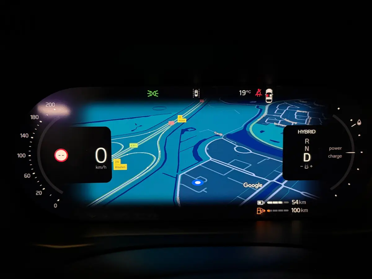 T6 AWD Recharge Ultra Black Edition | Luchtvering | 360° Camera | Head-Up Display | Harman Kardon | Schuifdak | Adaptieve Cruise Control | Stoelverwarming voor+achter | Stuurwielverwarming 