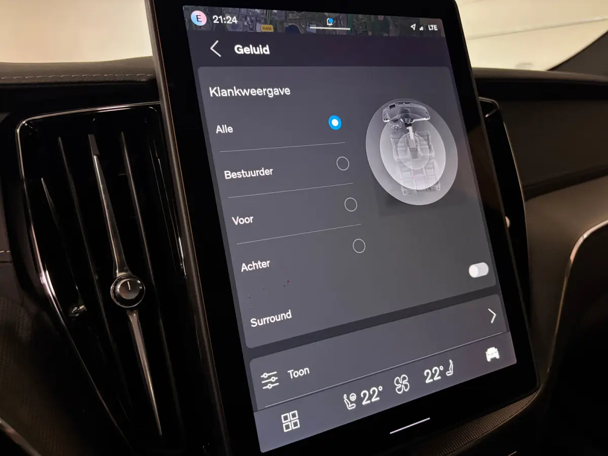 T6 AWD Recharge Ultra Black Edition | Luchtvering | 360° Camera | Head-Up Display | Harman Kardon | Schuifdak | Adaptieve Cruise Control | Stoelverwarming voor+achter | Stuurwielverwarming 