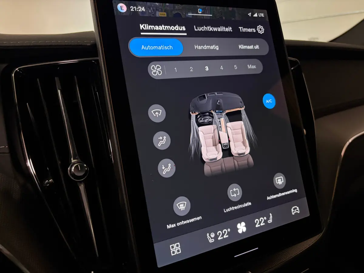 T6 AWD Recharge Ultra Black Edition | Luchtvering | 360° Camera | Head-Up Display | Harman Kardon | Schuifdak | Adaptieve Cruise Control | Stoelverwarming voor+achter | Stuurwielverwarming 
