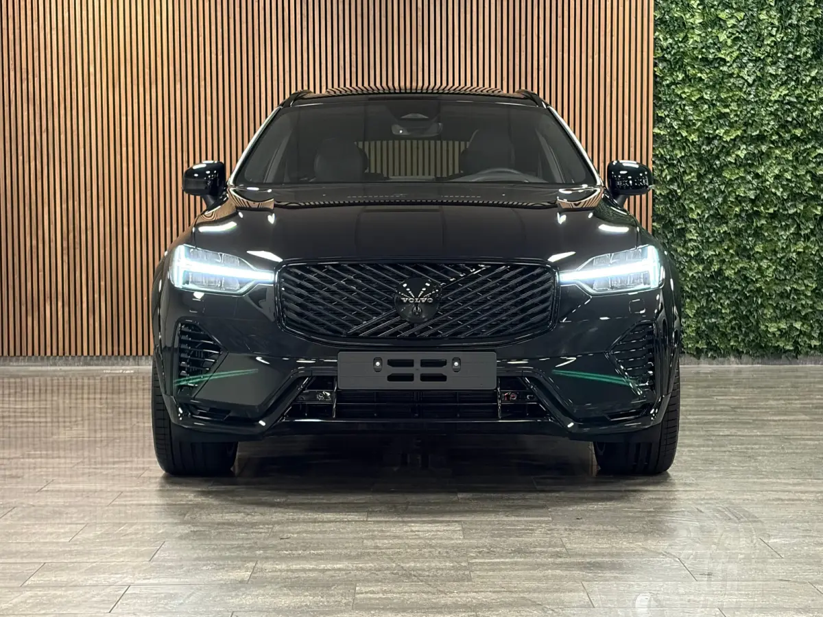 T6 AWD Recharge Ultra Black Edition | Luchtvering | 360° Camera | Head-Up Display | Harman Kardon | Schuifdak | Adaptieve Cruise Control | Stoelverwarming voor+achter | Stuurwielverwarming 