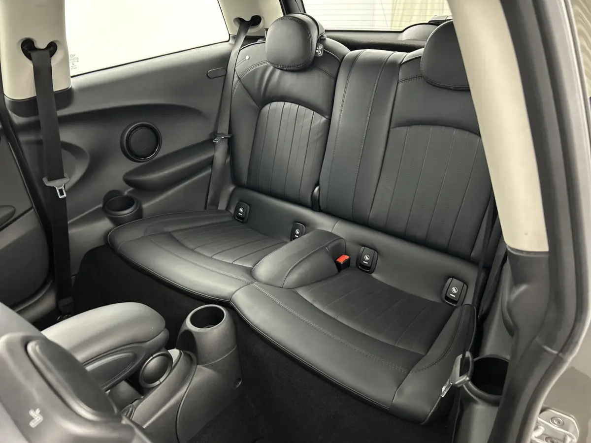 1.5 136 PK Aut. Cooper Greenwich Ed. Pano-dak/Yours-Leer/Carplay/Climate