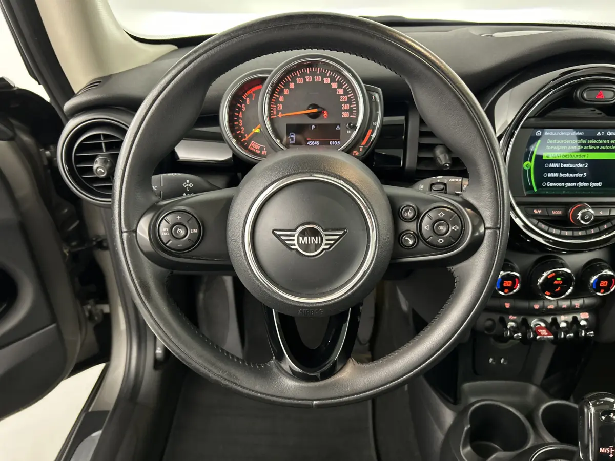 1.5 136 PK Aut. Cooper Greenwich Ed. Pano-dak/Yours-Leer/Carplay/Climate