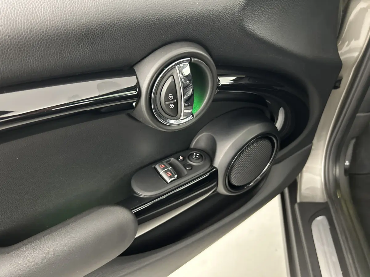 1.5 136 PK Aut. Cooper Greenwich Ed. Pano-dak/Yours-Leer/Carplay/Climate