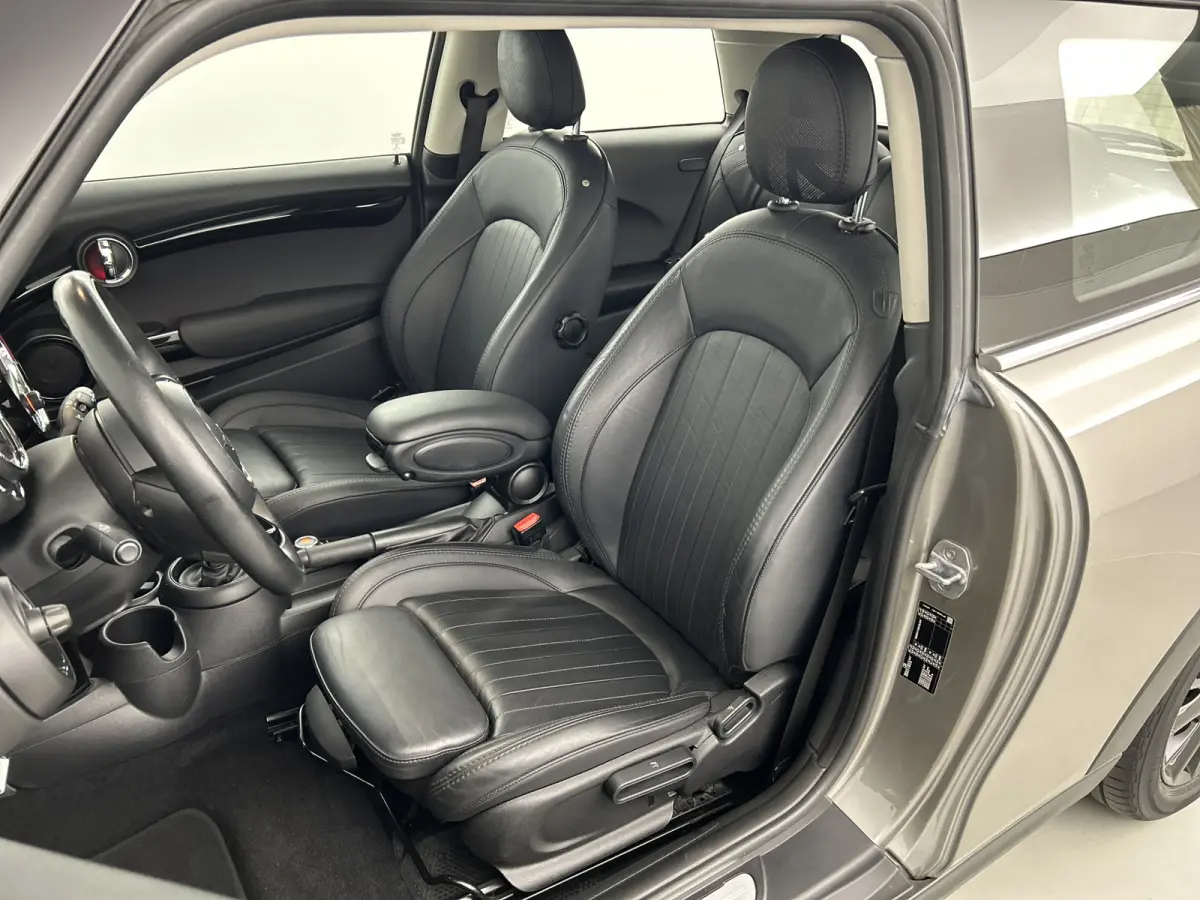 1.5 136 PK Aut. Cooper Greenwich Ed. Pano-dak/Yours-Leer/Carplay/Climate