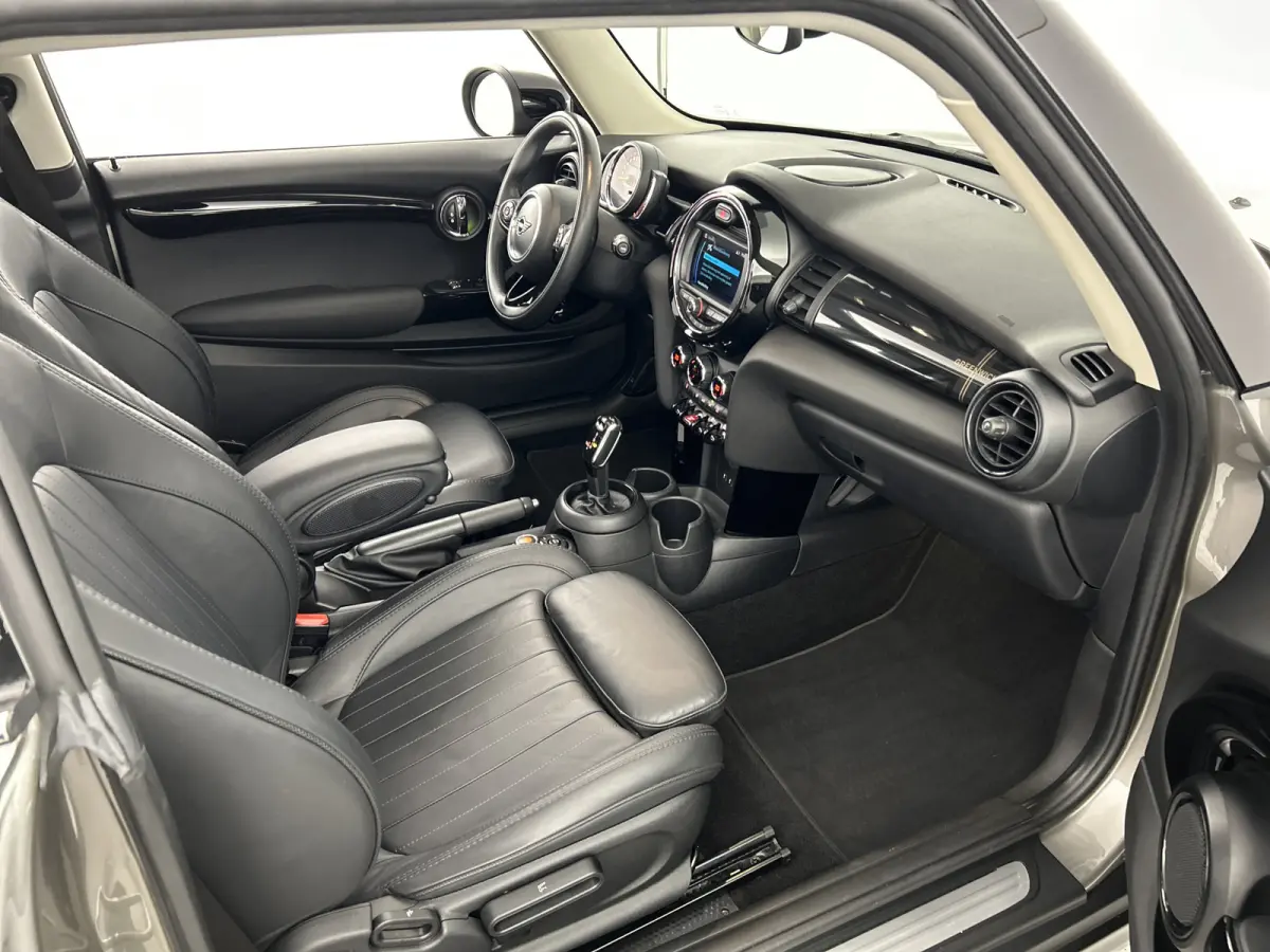 1.5 136 PK Aut. Cooper Greenwich Ed. Pano-dak/Yours-Leer/Carplay/Climate