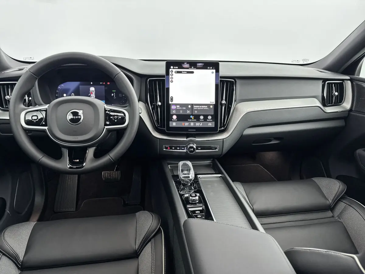 T6 Recharge Plus Black Edition | 21" | Panoramadak | Head Up | 360 Camera | Trekhaak | Harman Kardon | Full LED | Elektr. verst. Sportstoelen | Adaptieve Cruise | BLIS | Stoel/Stuur/Achterba