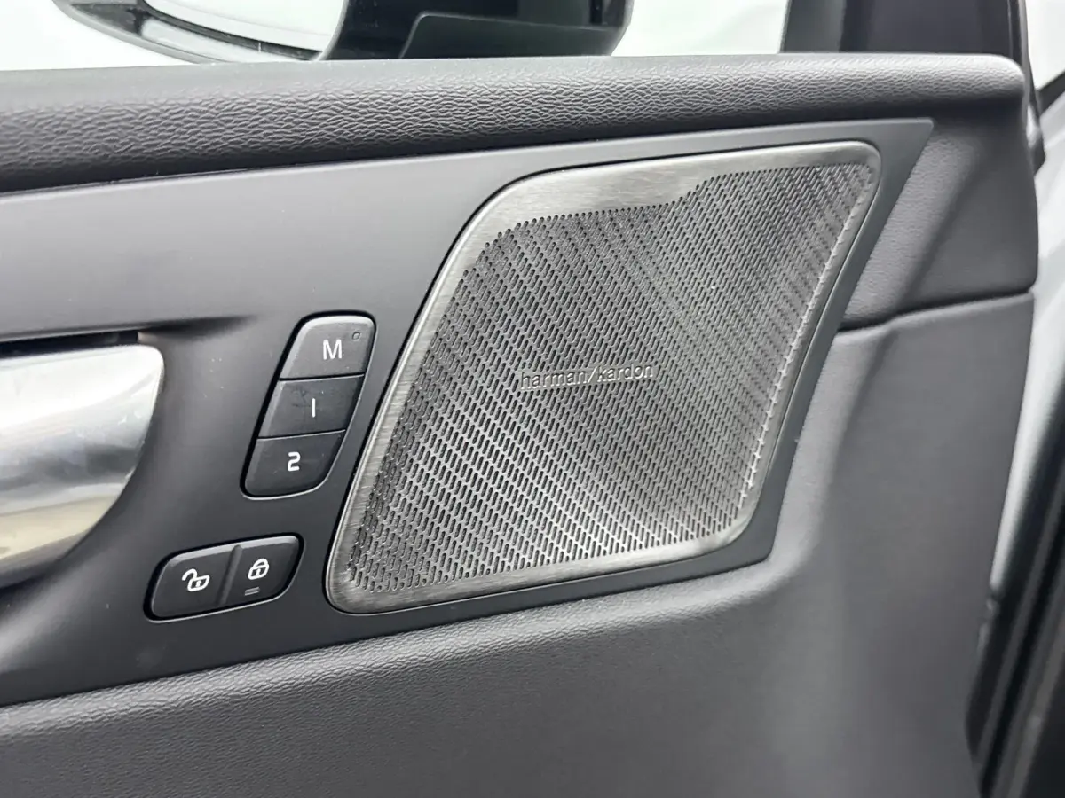 T6 Recharge Plus Black Edition | 21" | Panoramadak | Head Up | 360 Camera | Trekhaak | Harman Kardon | Full LED | Elektr. verst. Sportstoelen | Adaptieve Cruise | BLIS | Stoel/Stuur/Achterba