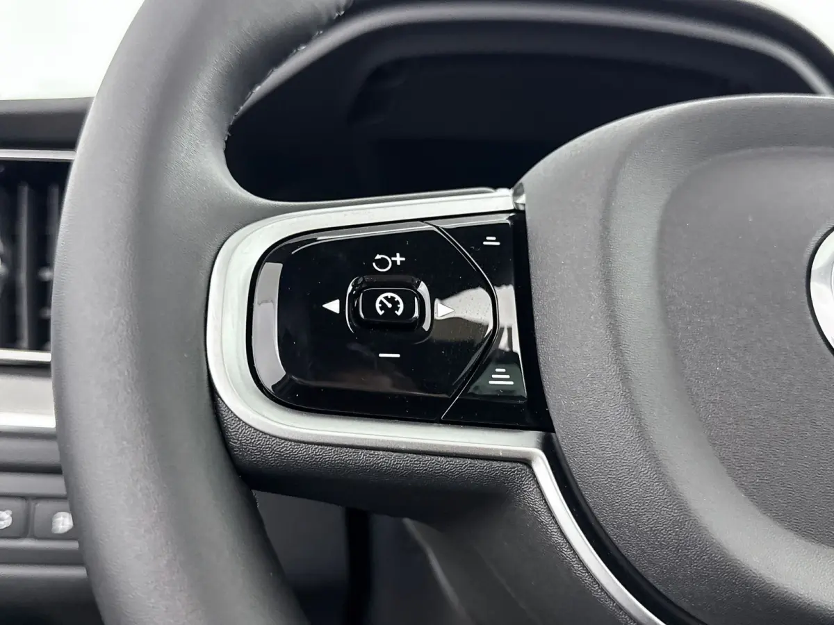 T6 Recharge Plus Black Edition | 21" | Panoramadak | Head Up | 360 Camera | Trekhaak | Harman Kardon | Full LED | Elektr. verst. Sportstoelen | Adaptieve Cruise | BLIS | Stoel/Stuur/Achterba