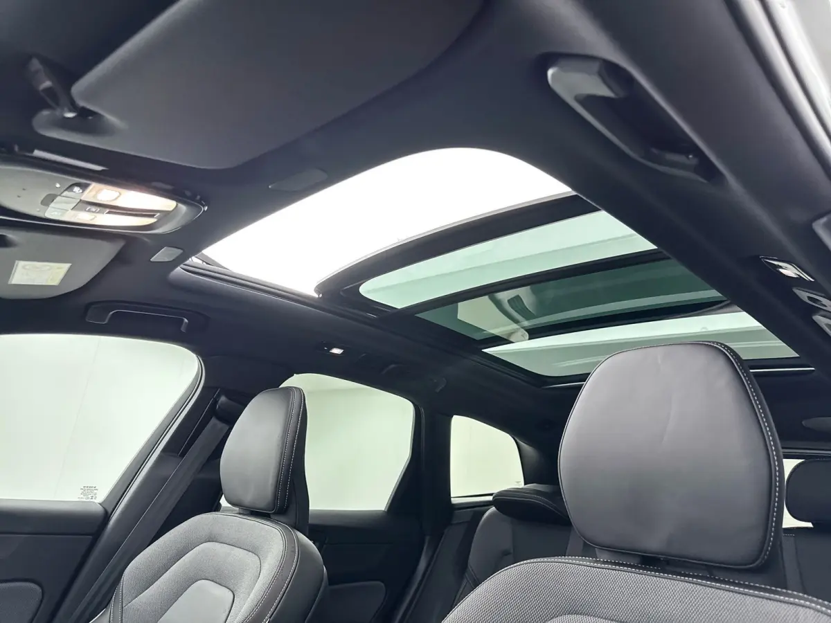 T6 Recharge Plus Black Edition | 21" | Panoramadak | Head Up | 360 Camera | Trekhaak | Harman Kardon | Full LED | Elektr. verst. Sportstoelen | Adaptieve Cruise | BLIS | Stoel/Stuur/Achterba