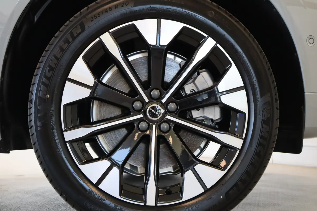 T6 350PK Plus Dark | 360° | Getint Glas | 20'' | HK Audio | Pilot Assist