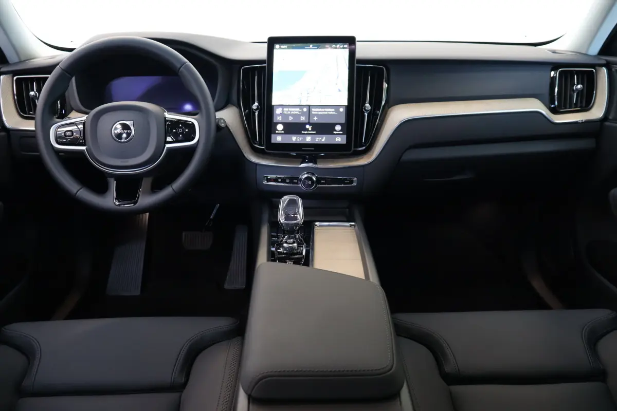 T6 350PK Plus Dark | 360° | Getint Glas | 20'' | HK Audio | Pilot Assist