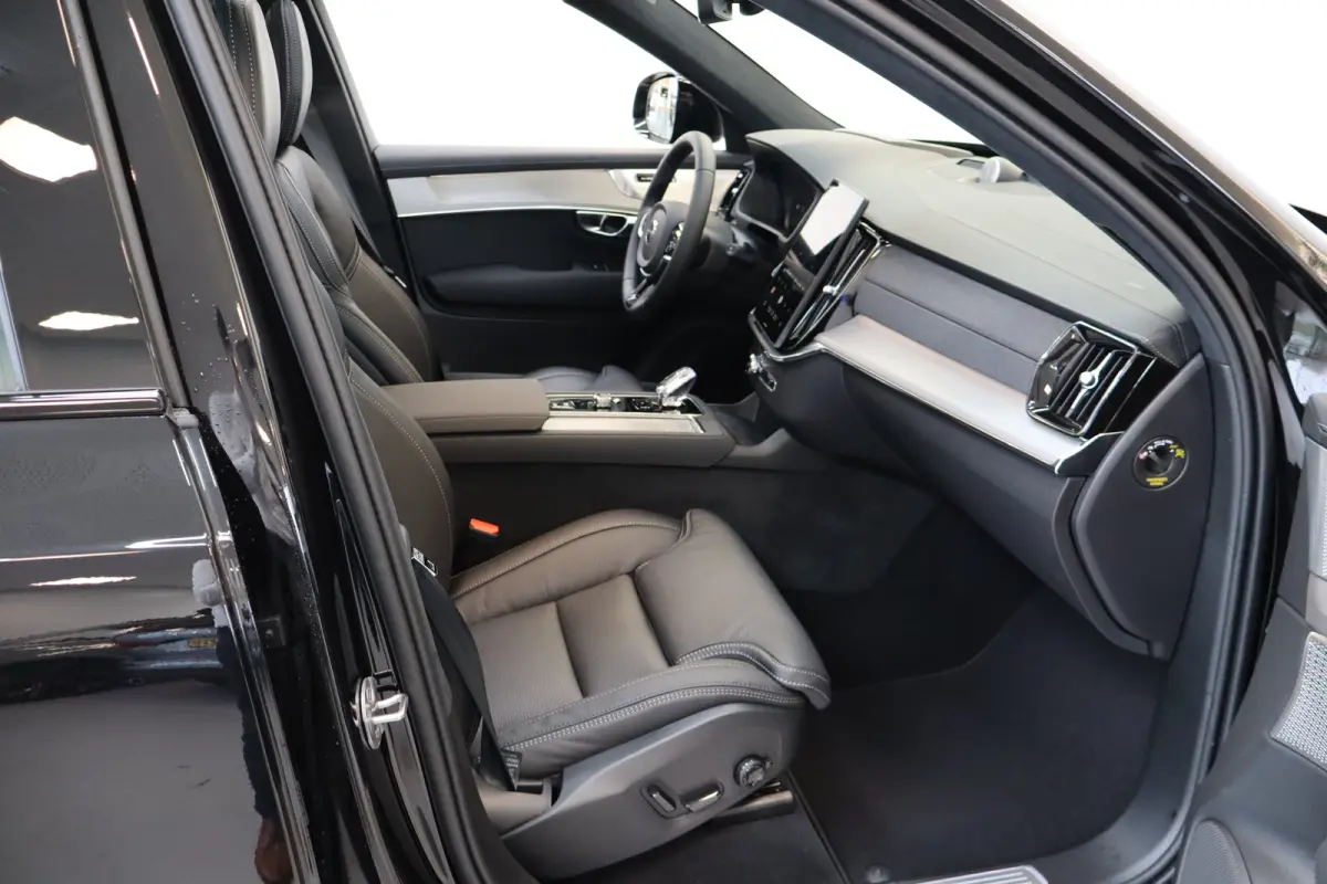 T8 455PK AWD Ultra Black Edition | Executive Edition | Gelamineerd Glas | 22" | Massage/ventilatie | HUD | B&W Audio