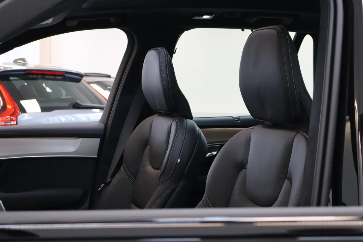 T8 455PK AWD Ultra Black Edition | Executive Edition | Gelamineerd Glas | 22" | Massage/ventilatie | HUD | B&W Audio