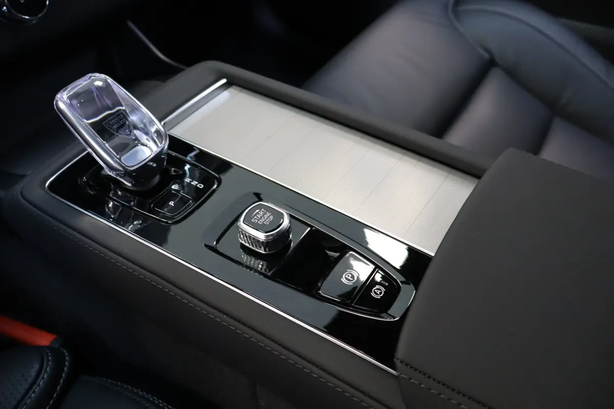 T8 455PK AWD Ultra Black Edition | Executive Edition | Gelamineerd Glas | 22" | Massage/ventilatie | HUD | B&W Audio